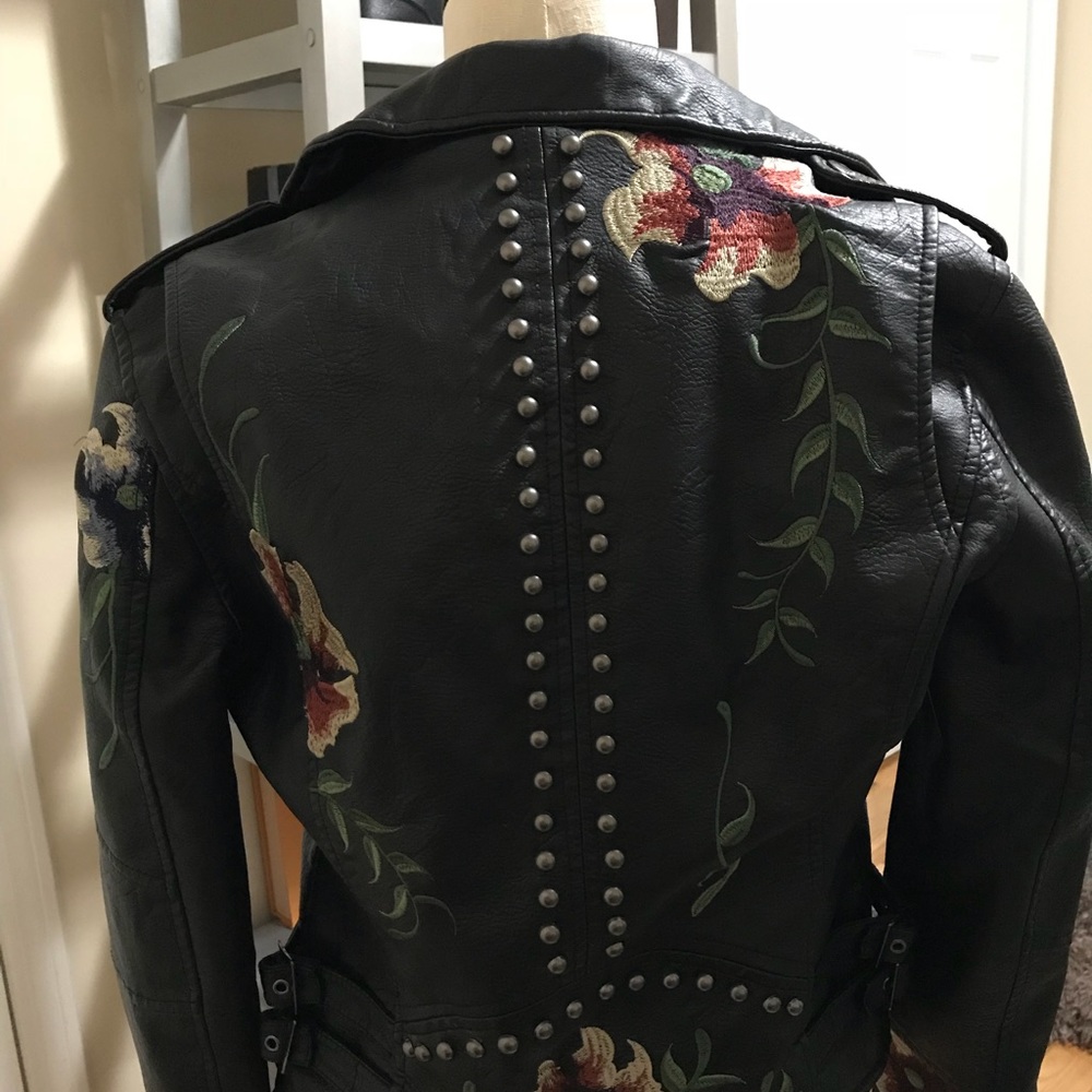 This jacket tho 😍 I want to be a biker now!